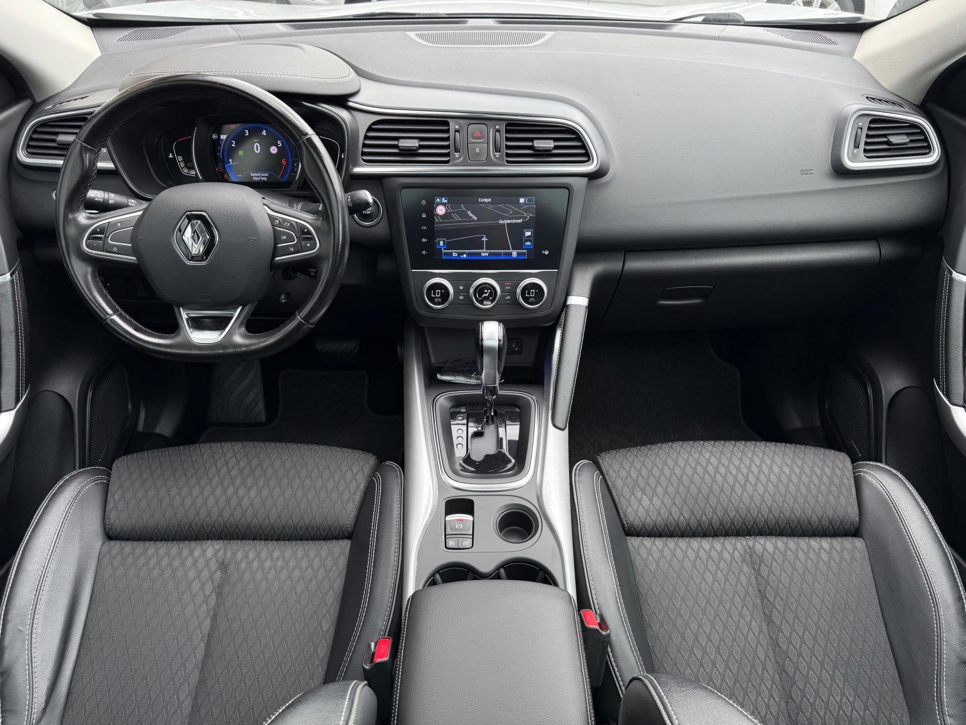 Renault Kadjar 1.3 TCe Automaat Bose Panoramadak 1500kg Trek, Auto's, Gebruikt, Zwart, 4 cilinders, Leder en Stof