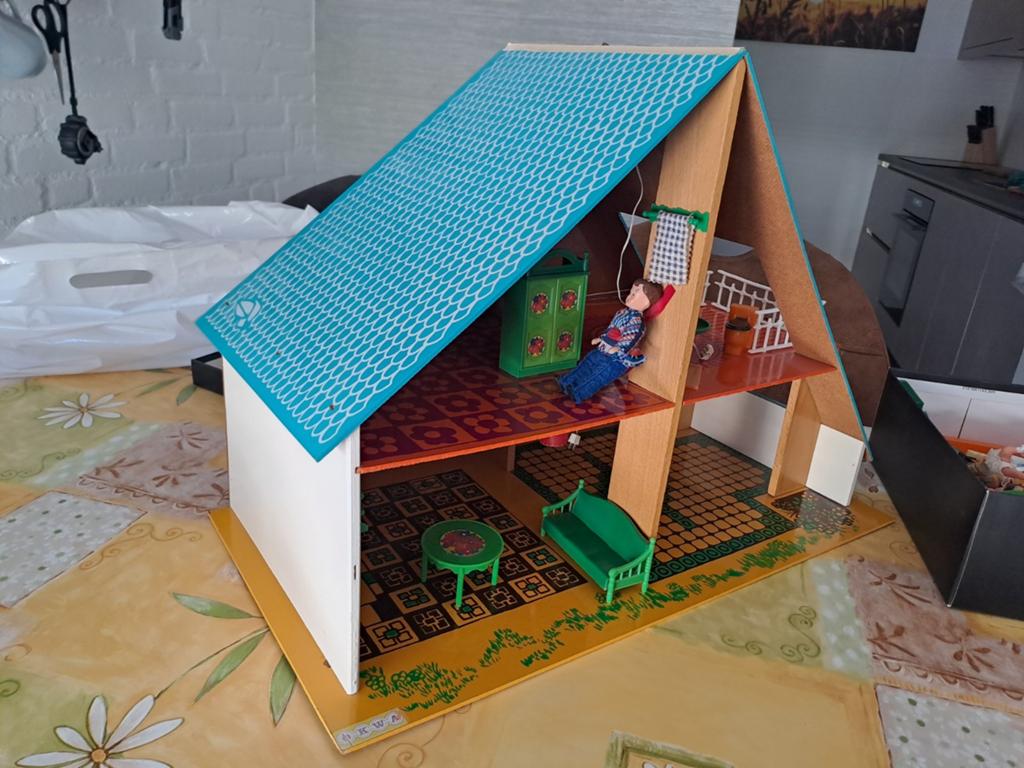 Oud poppenhuis met toebehoren., Kinderen en Baby's, Speelgoed | Poppenhuizen, Ophalen of Verzenden, Gebruikt, Poppenhuis
