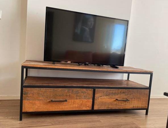 TV-meubel van hout en metaal met lades, Huis en Inrichting, Kasten | Televisiemeubels, Ophalen, Gebruikt, 100 tot 150 cm, Minder dan 100 cm