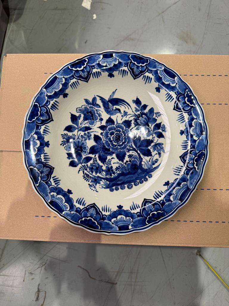 Delfts Blauw Wandbord - Handgeschilderd met Bloemen en Vogel, Antiek en Kunst, Ophalen of Verzenden