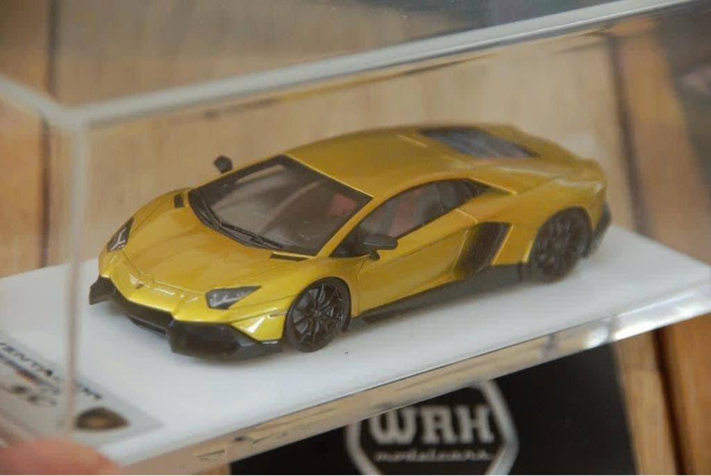 1:43 LAMBORGHINI AVENTADOR 50TH anniversary gold Make up WRH, Hobby en Vrije tijd, Modelauto's | 1:43, Verzenden, Zo goed als nieuw