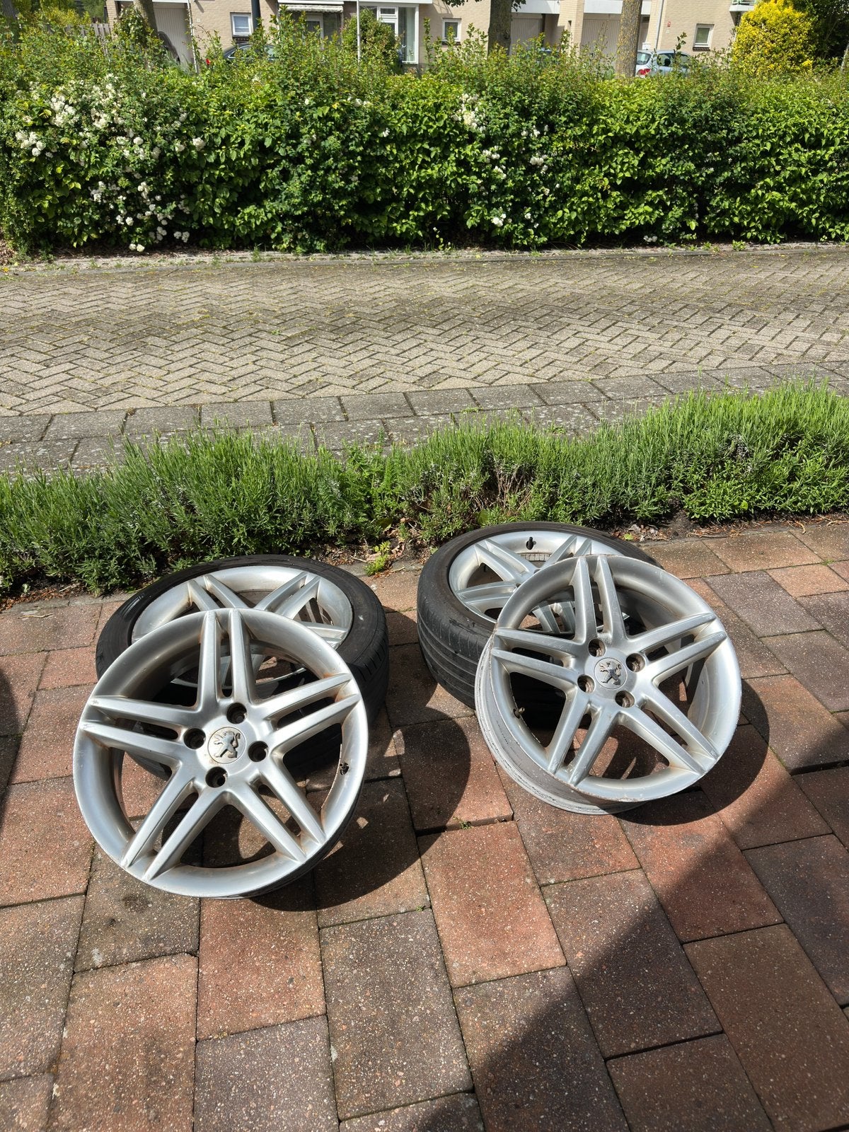 Peugeot lichtmetalen velgen 17 inch +2 banden, Ophalen, Gebruikt, Velg(en), 17 inch