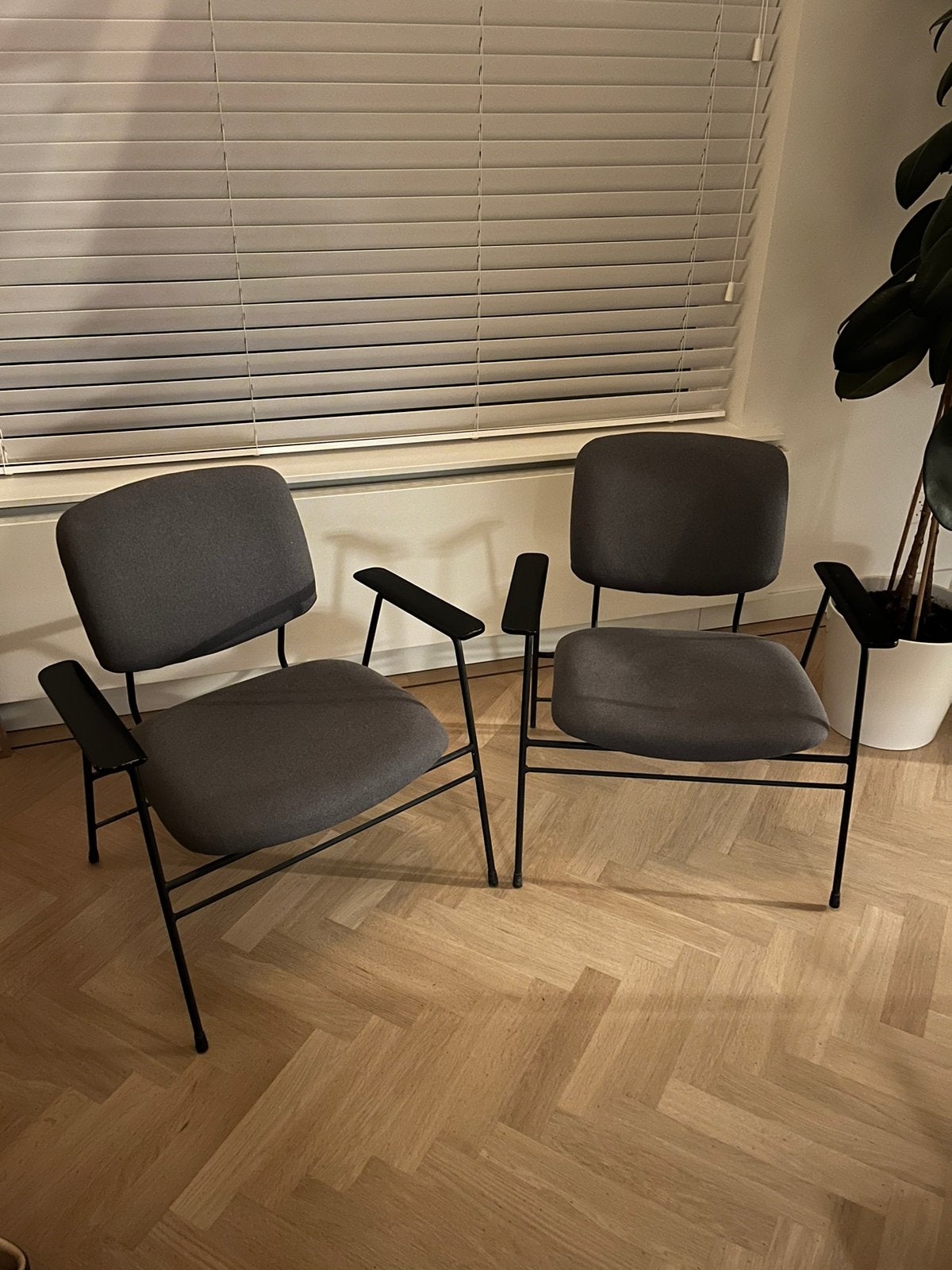 2 grijze lounge stoelen, Huis en Inrichting, Ophalen, Twee, Zo goed als nieuw, Stof