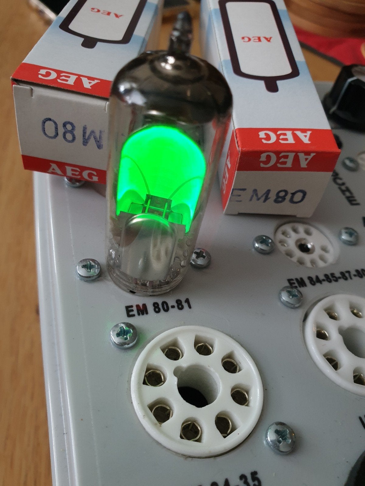 2x EM80 AEG Philips radiobuizen NOS, Antiek en Kunst, Ophalen of Verzenden