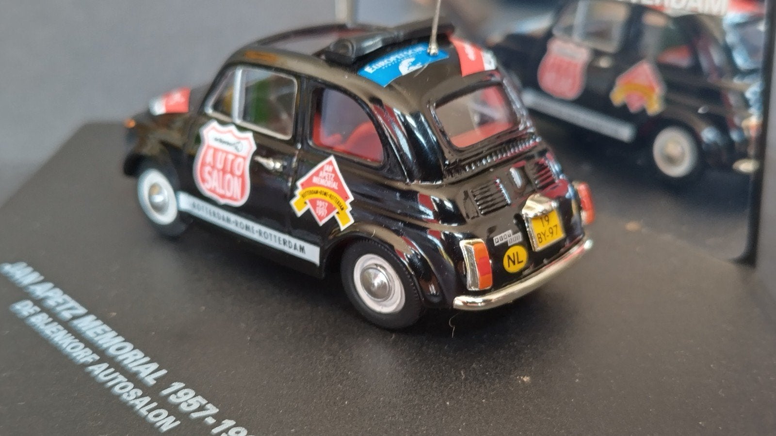 Fiat 500 Jan Apetz Bijenkorf Special 1:43 Vitesse Pol, Hobby en Vrije tijd, Modelauto's | 1:43, Overige merken, Auto, Verzenden
