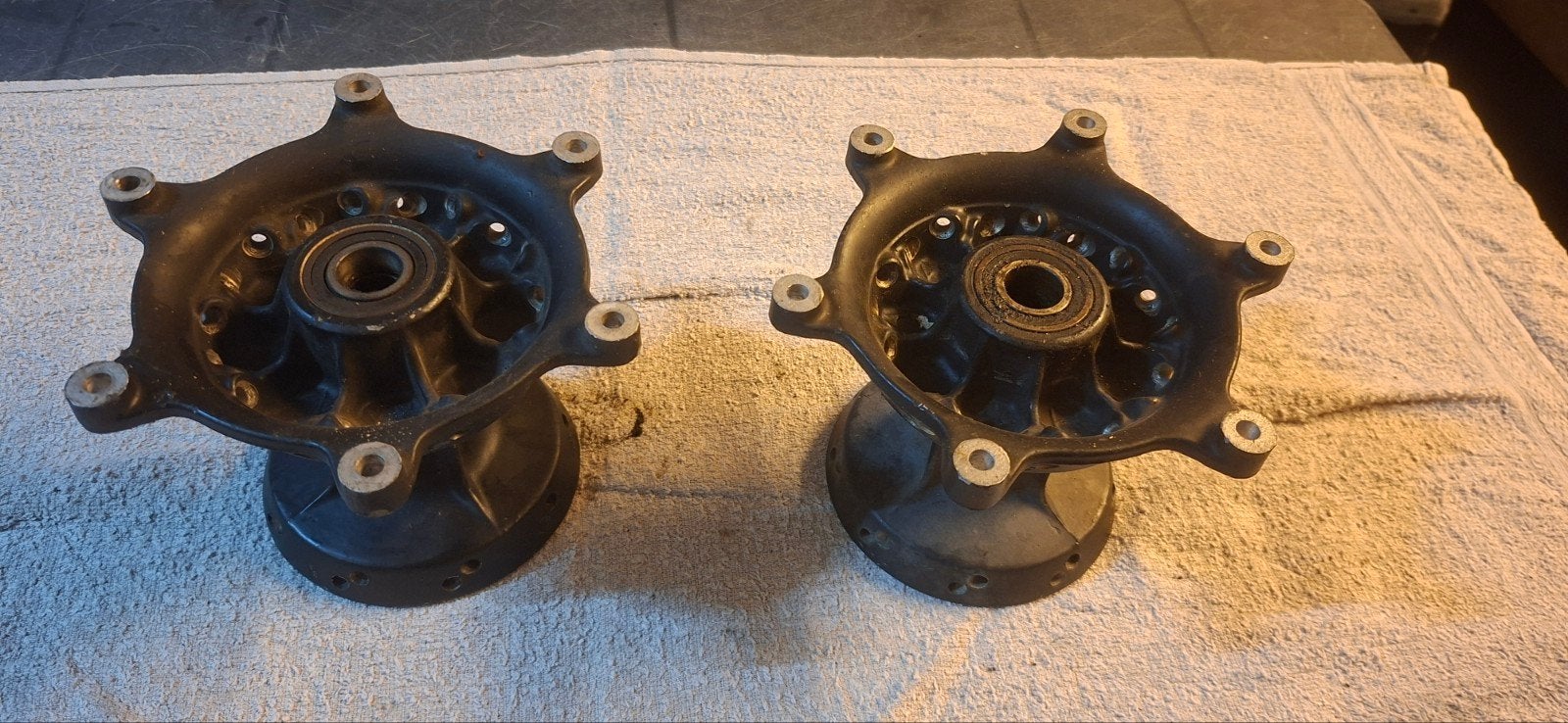 ktm mx/gs jaren 85/89 voorwiel naafjes, Motoren, Ophalen of Verzenden