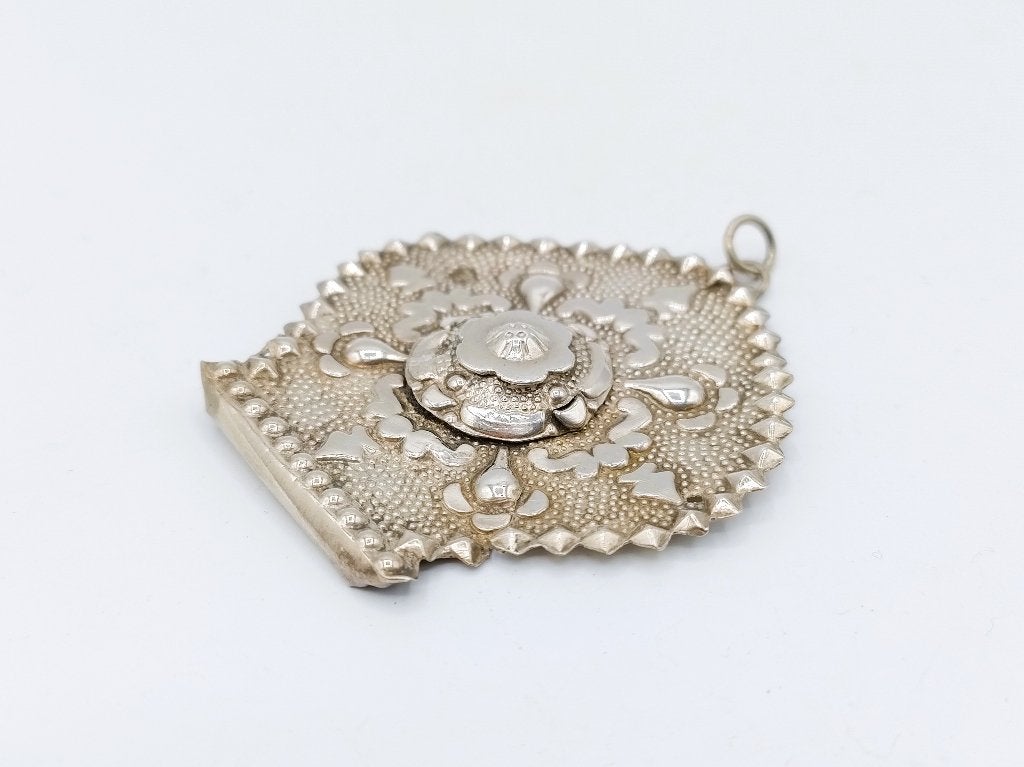 Friese zilveren hanger, boekstuk, A.G. Kijlstra, Drachten, Verzenden, Zilver