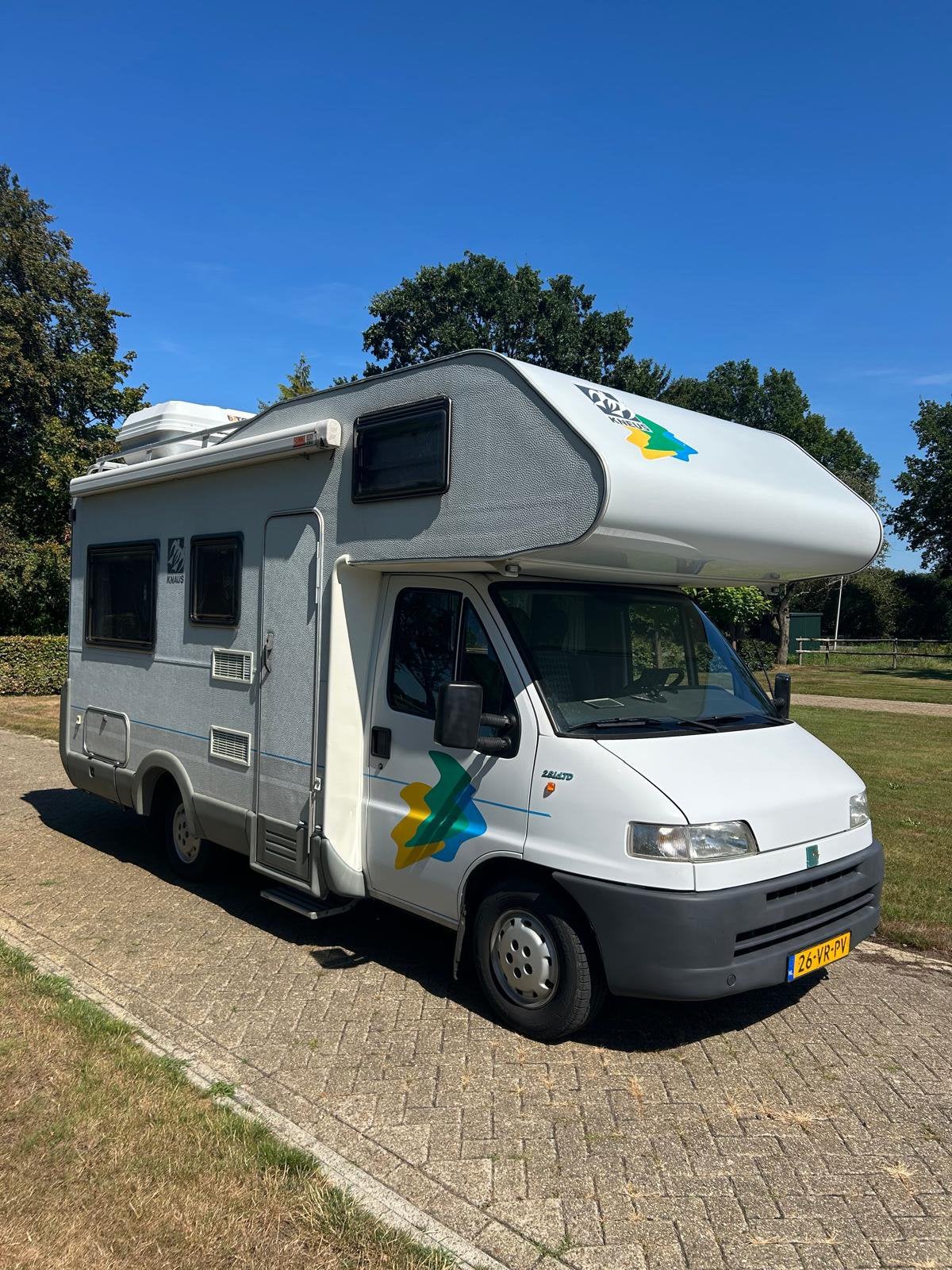 Mooie Knaus gezinscamper 6/7 slaapplekken, Caravans en Kamperen, Campers, Standaard zit, Alkoof, Ringverwarming, Fiat