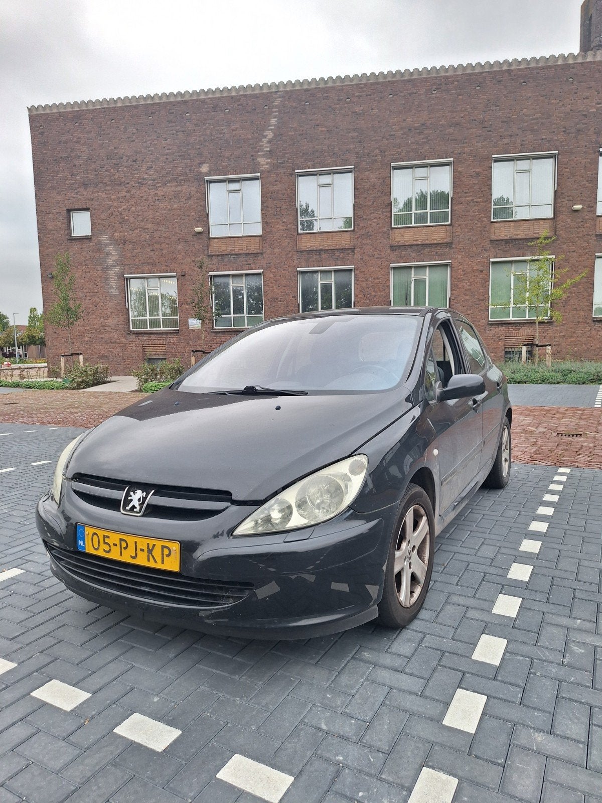 Peugeot 307 Airco/Cruise/Nieuwe Apk en Beurt, Auto's, Voorwielaandrijving, Zwart, 4 cilinders, 610 kg