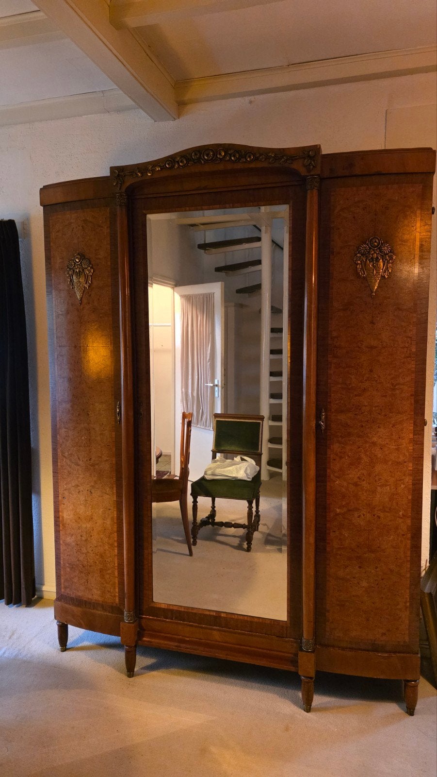 Franse Louis XVI kast, Ophalen