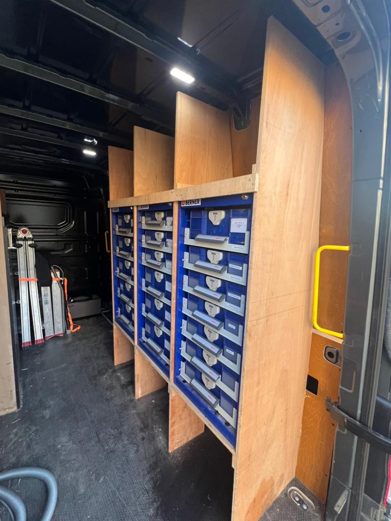Bedrijfswagen inrichting vw crafter of man tge, Ophalen