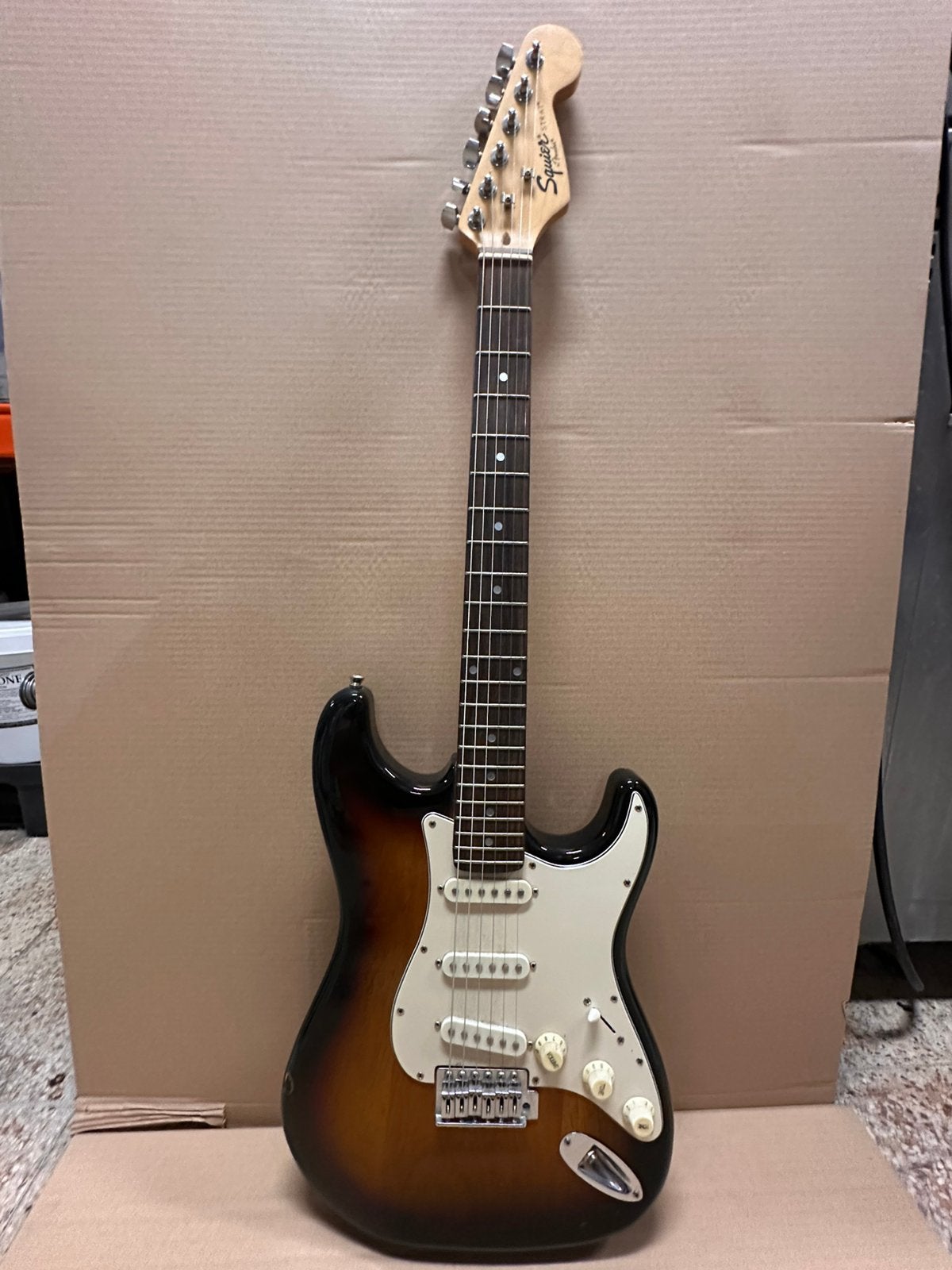 Foto 2 van Fender Squier Stratocaster – speelt en werkt goed