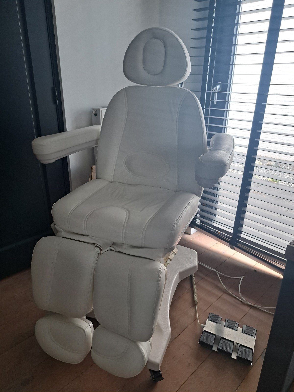 Professionele behandelstoel/massagestoel - Wit, Ophalen, Gebruikt, Wit, Kunststof