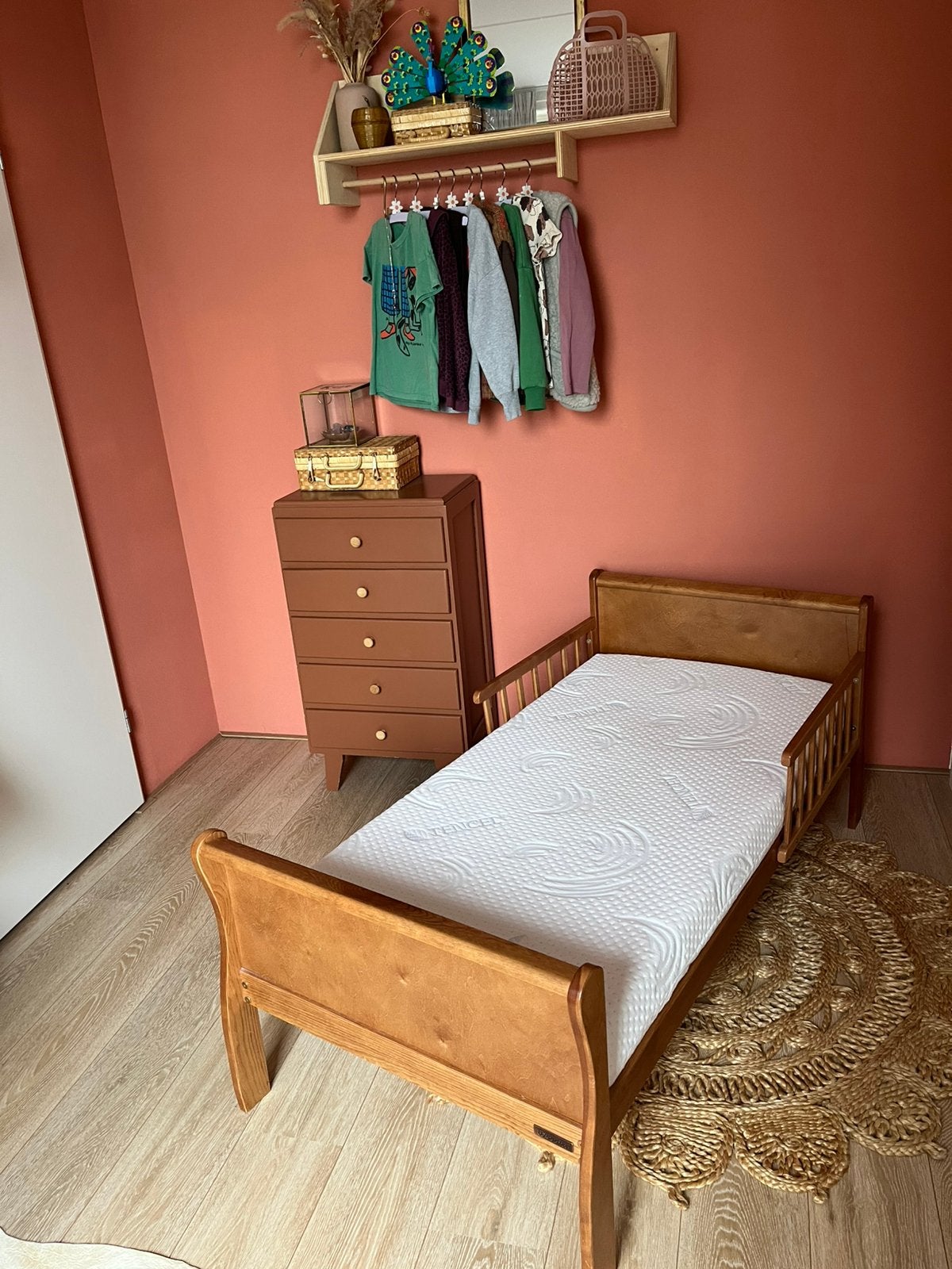Prachtig peuterbed Woodies Noble, 70 tot 85 cm, Zo goed als nieuw, Matras, 140 tot 160 cm