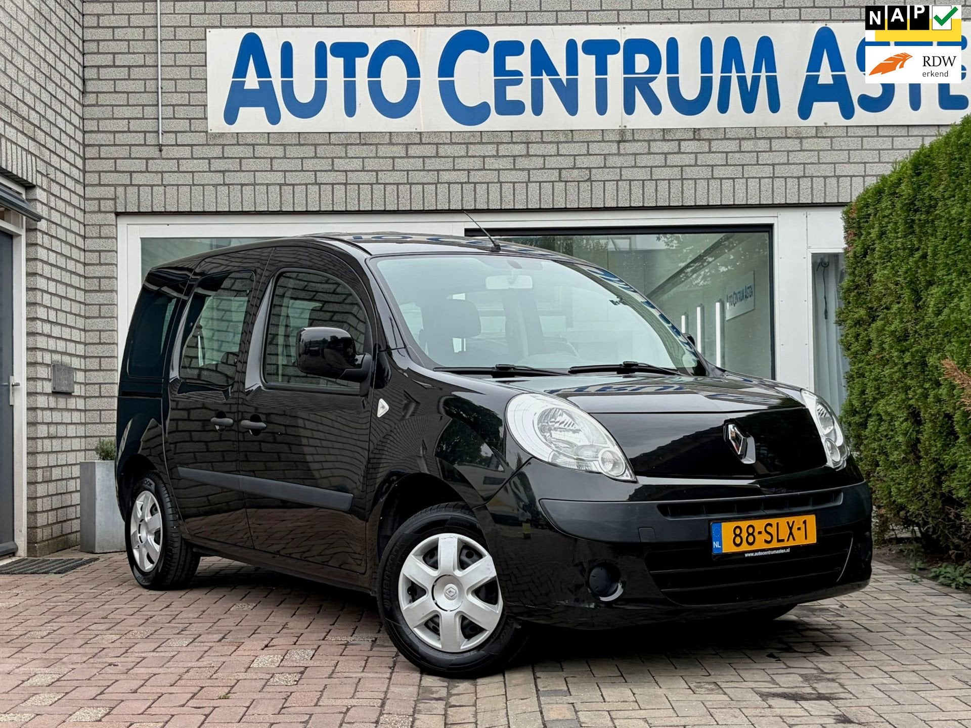 Renault Kangoo Family 1.6-16V Authentique, Auto's, Metallic lak, Gebruikt, 4 cilinders, Zwart