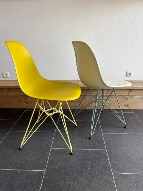 2 Vitra Eames DSR , mustard/citron en pebble/foam green 2025, Vitra, Twee, Overige kleuren, Design