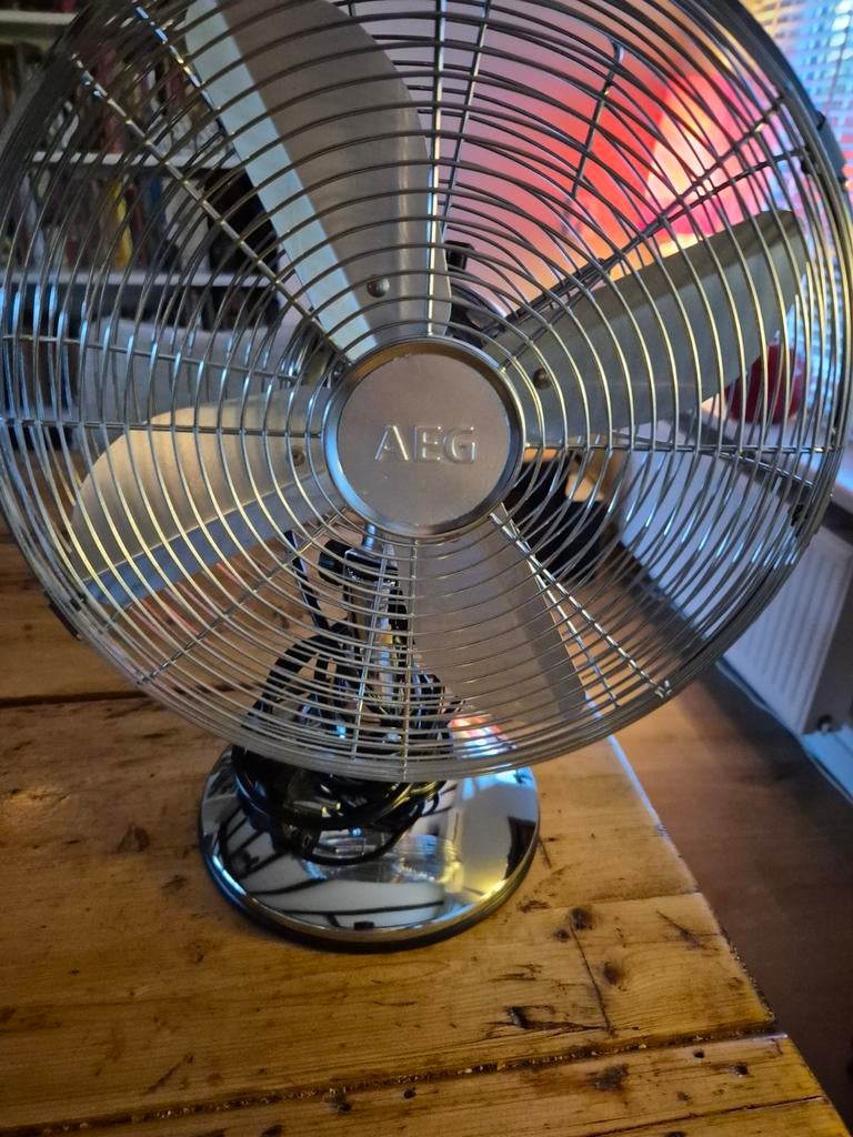 AEG 5526MN chroom metalen tafelventilator in nieuwstaat, Witgoed en Apparatuur, Ventilatoren, Ophalen of Verzenden, Zo goed als nieuw