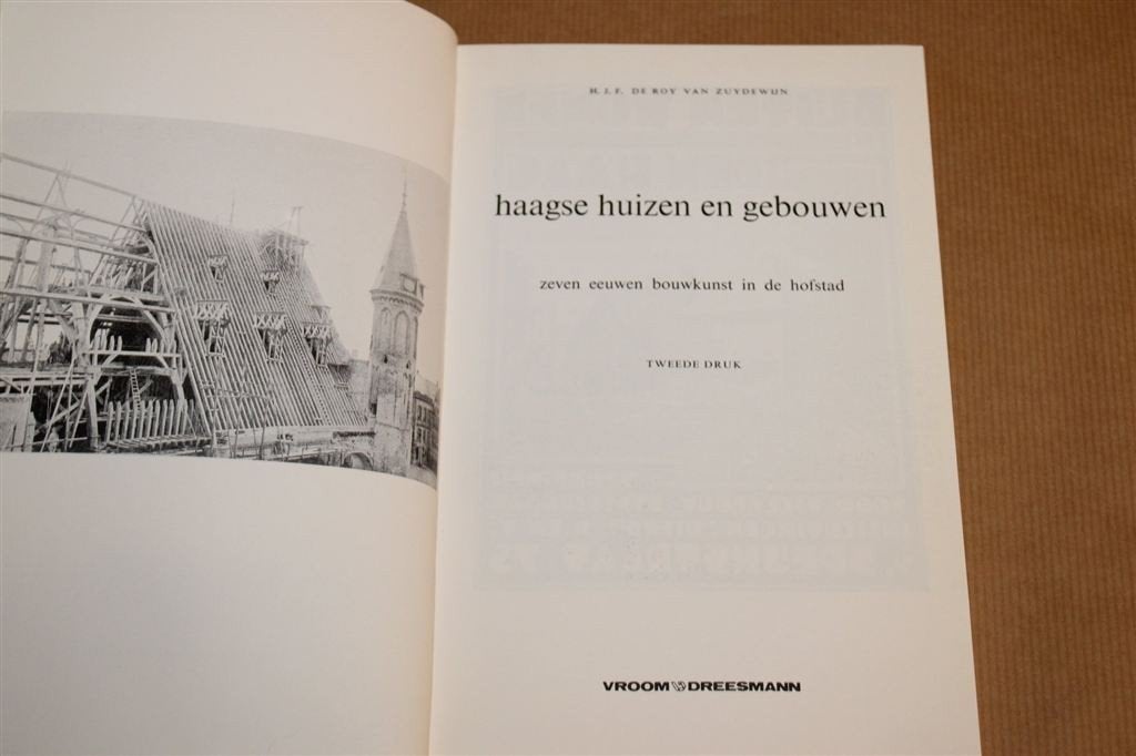 Haagse Huizen en Gebouwen — 7 Eeuwen Bouwkunst, Ophalen of Verzenden, Gelezen
