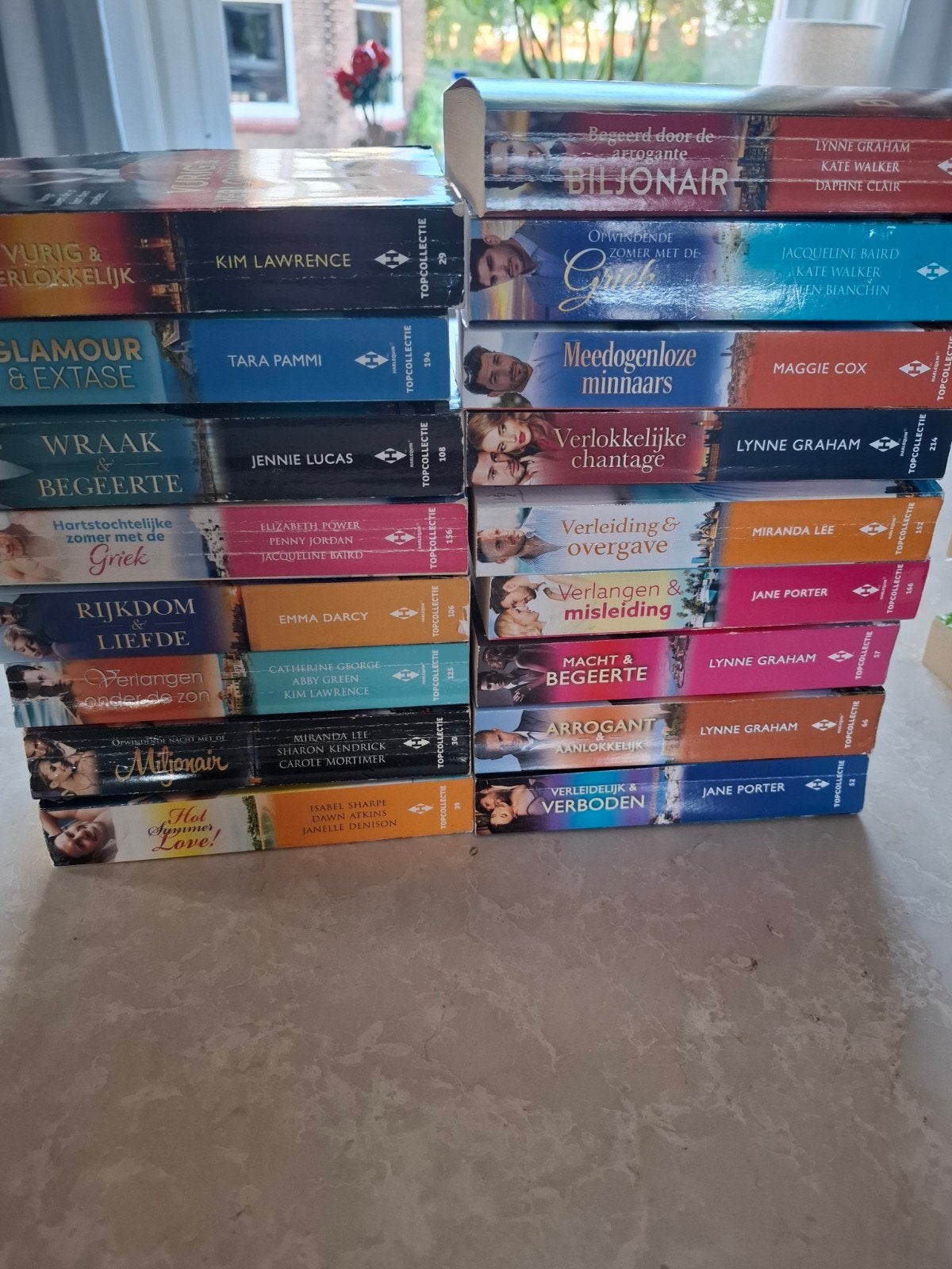 Top collectie romans, historische romans en Nora Roberts, Ophalen of Verzenden, Gelezen