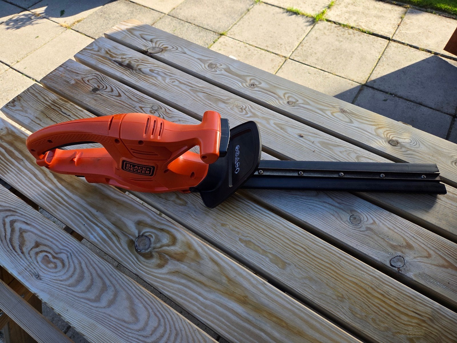 Black & Decker Heggenschaar GT4245 - 420W, Ophalen, Black en Decker