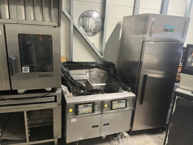 SPOED!! in 1 koop compleet horeca apparatuur /inventaris, Ophalen of Verzenden, Zo goed als nieuw