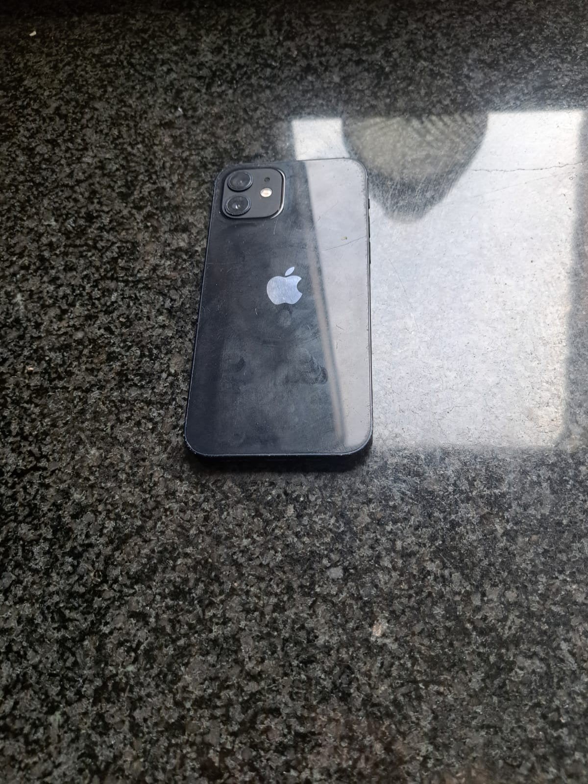te koop : IPhone 12  ,  € 120,.