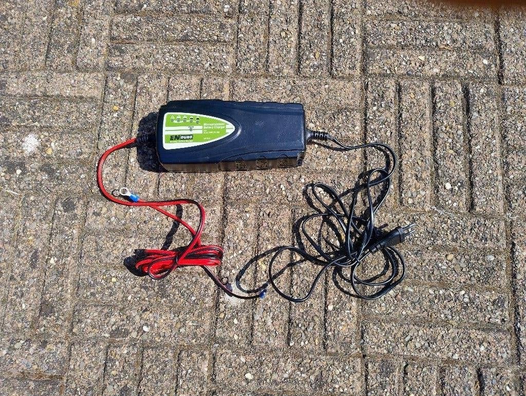 acculader Enduro, Caravans en Kamperen, Ophalen of Verzenden, Zo goed als nieuw
