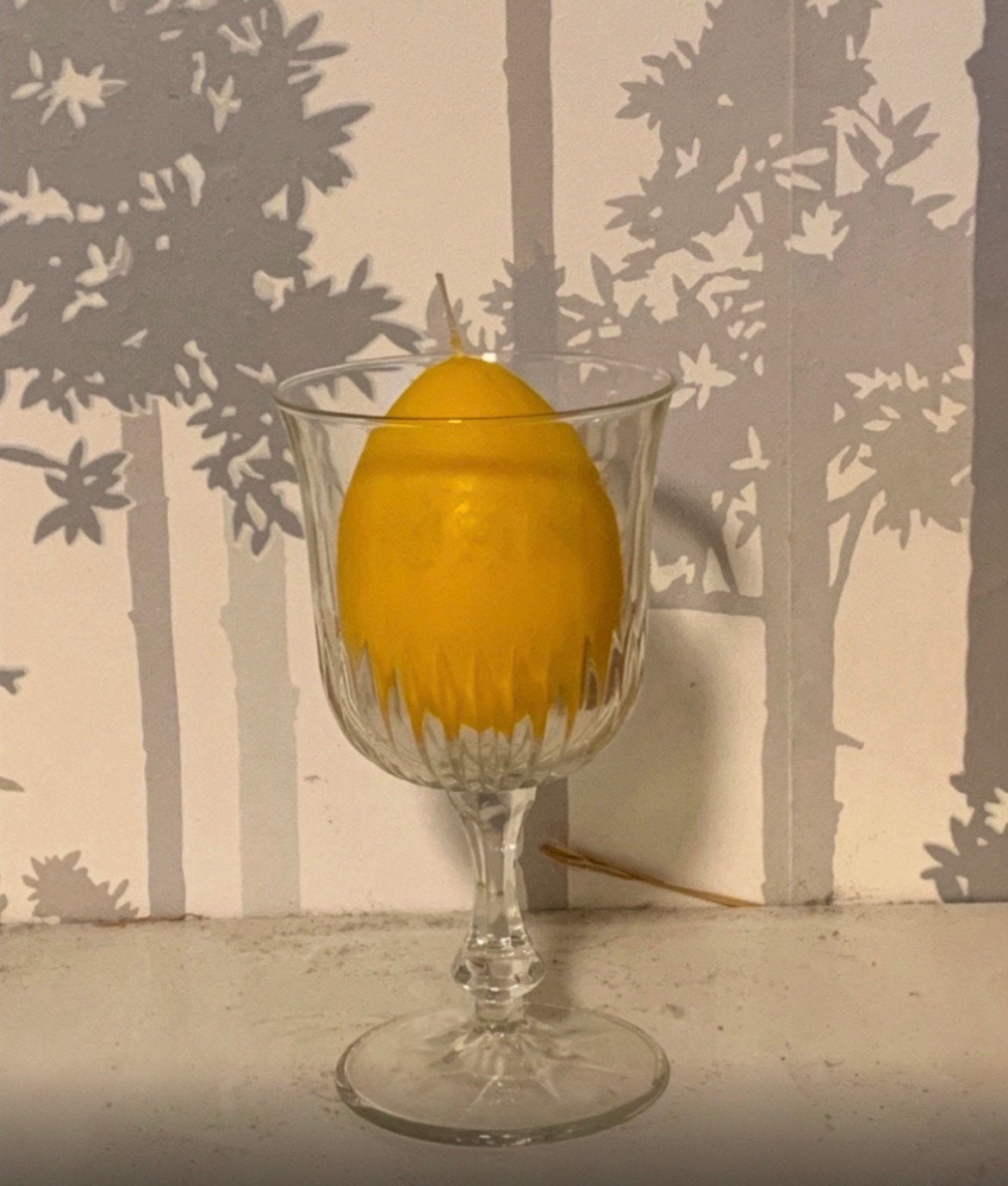 Grote glas met geel ei kaars., Ophalen of Verzenden