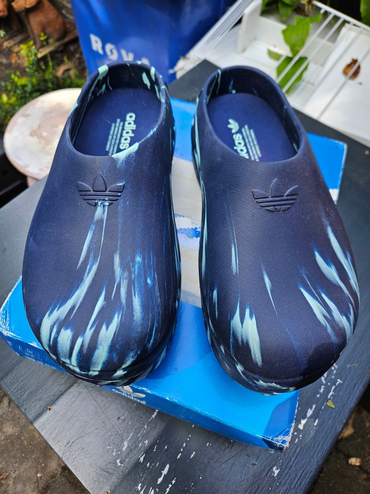 Adidas mules, Instappers, Nieuw, Ophalen of Verzenden, Blauw