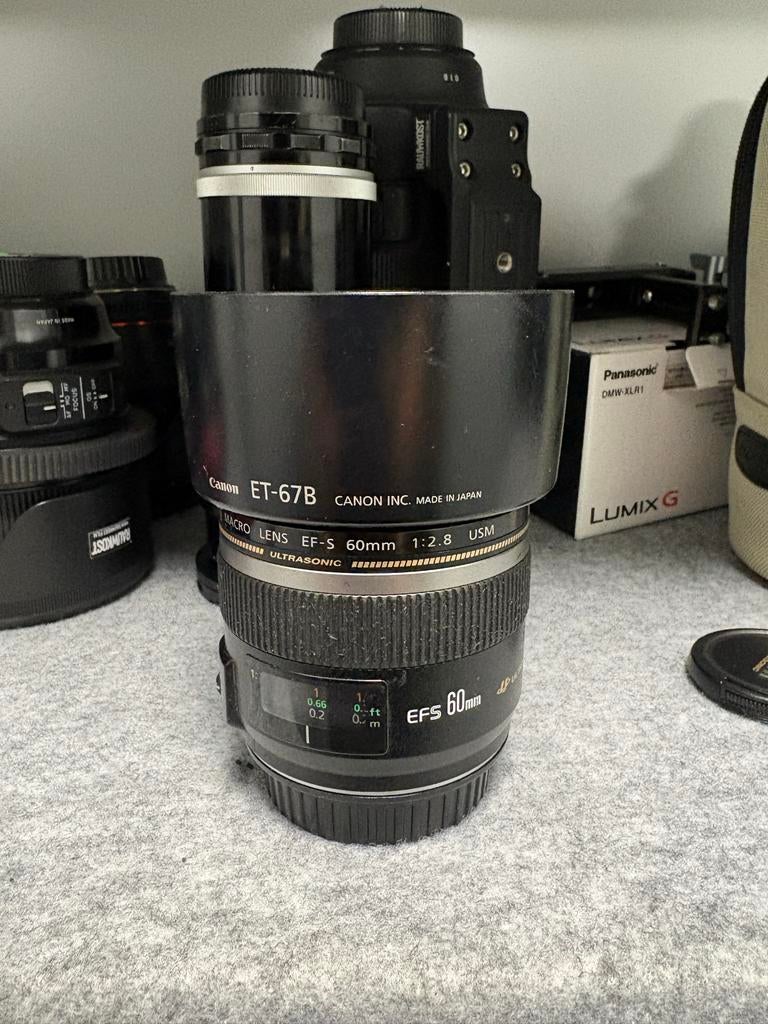 Canon EF-S 60mm f/2.8 Macro USM Lens - erg goede Staat, Ophalen of Verzenden, Zo goed als nieuw, Macrolens