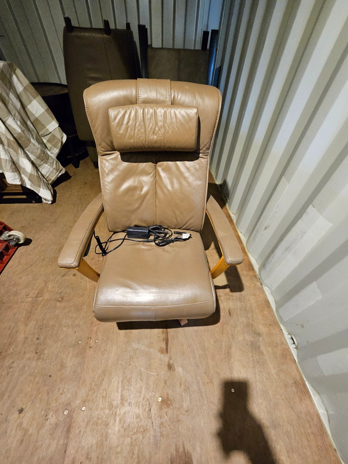 Mooie elektrische salon stoel - Comfortabel en stijlvol, Gebruikt, Bruin, Leer, Ophalen of Verzenden