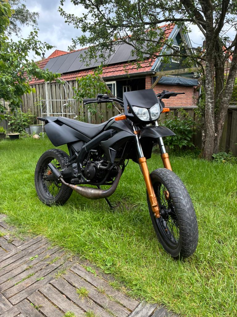 Derbi schakelbrommer 50cc, Fietsen en Brommers, Brommers | Derbi, Ophalen, 6 versnellingen, Gebruikt, Maximaal 45 km/u