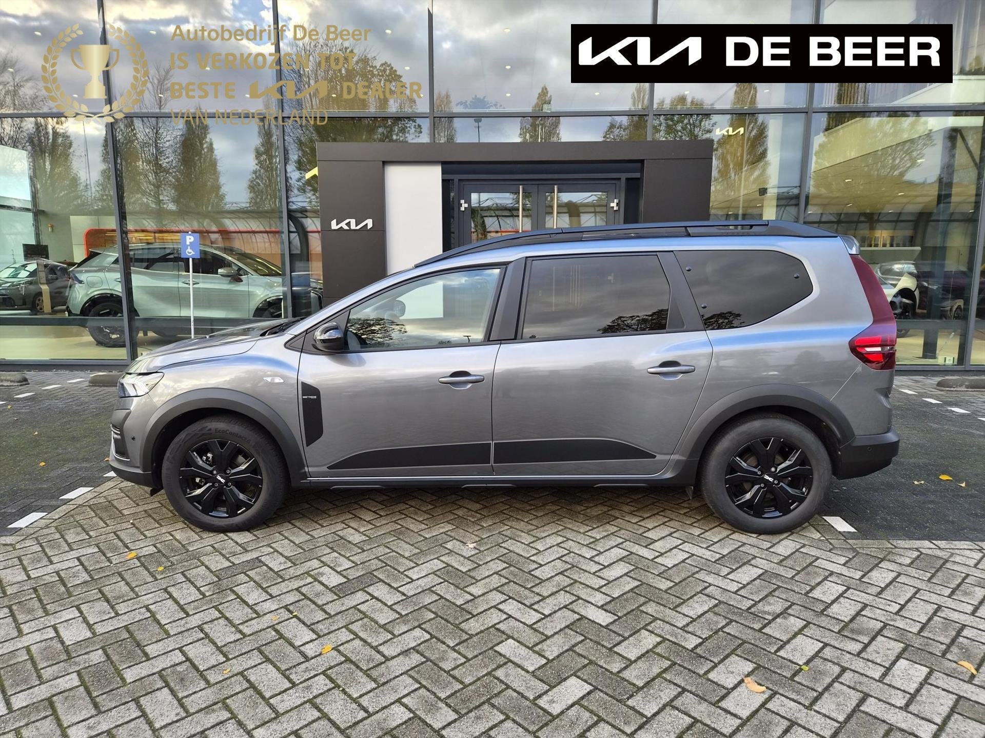 DACIA Jogger Hybrid 140pk Automaat 7Persoons Extreme Navi/ C, Auto's, Gebruikt, 4 cilinders, 7 stoelen, Origineel Nederlands