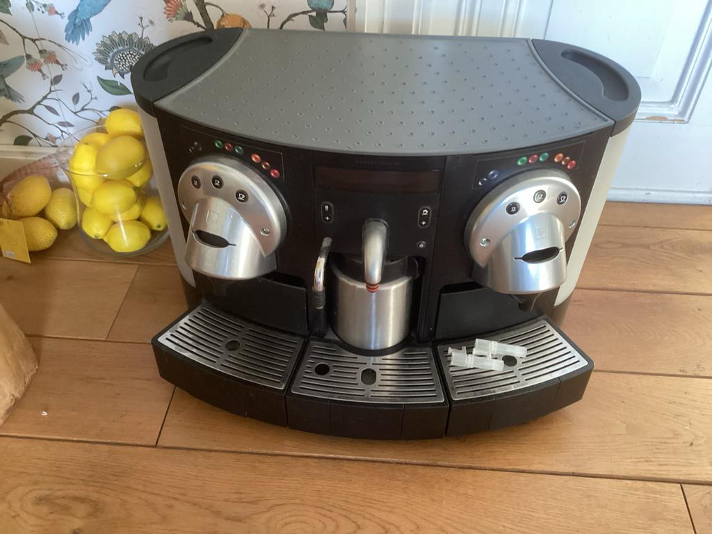 Nespresso koffiezetapparaat, Witgoed en Apparatuur, Koffiezetapparaten, Gebruikt, Koffiepads en cups, Koffiemachine, Stoompijpje