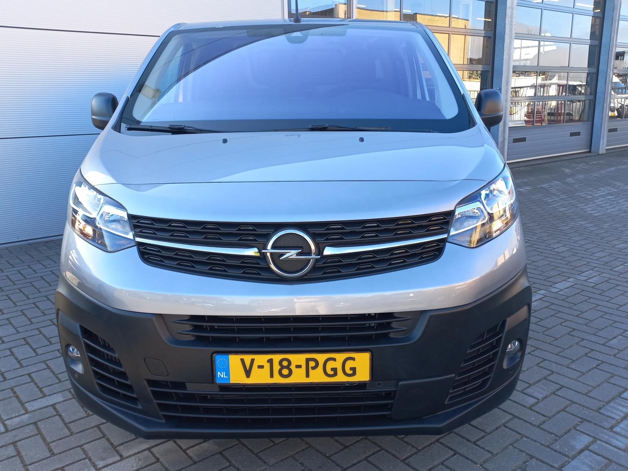 Opel Vivaro 2.0 CDTI 177pk L2H1 Innovation Automaat | Climat, Gebruikt, Euro 6, 4 cilinders, Leder en Stof