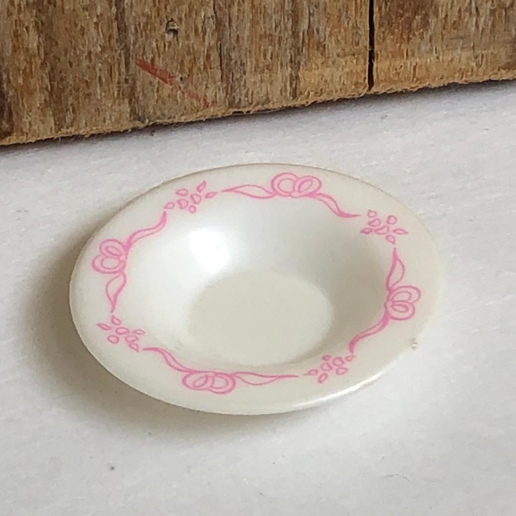 Wit met roze bord voor Barbie keuken, Ophalen of Verzenden, Zo goed als nieuw, Toebehoren