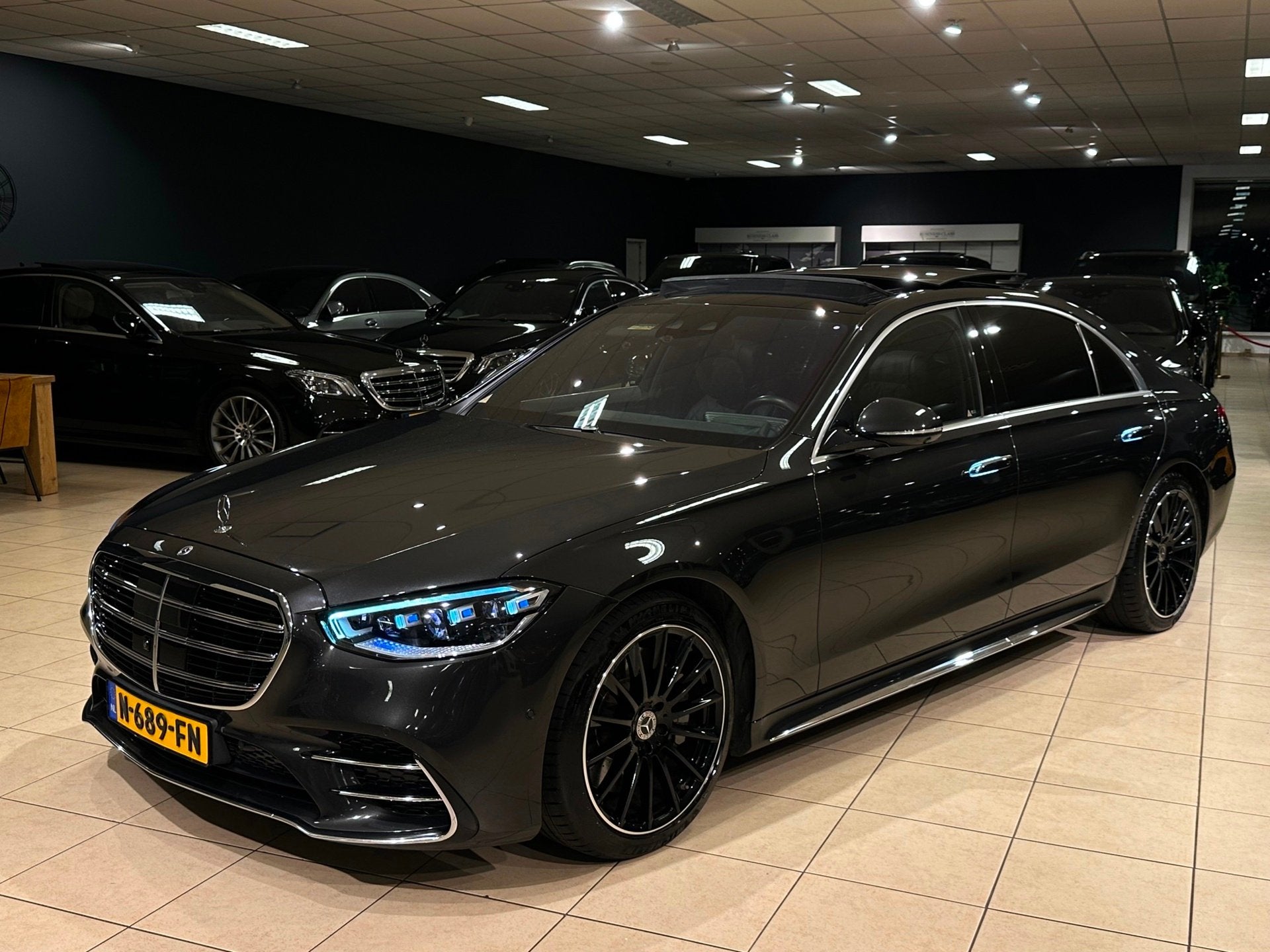 Mercedes-Benz S-klasse S580 e AMG LANG|ORIG-NL|4D-BURM.|MASS, Auto's, Mercedes-Benz, Automaat, Achterwielaandrijving, Gebruikt