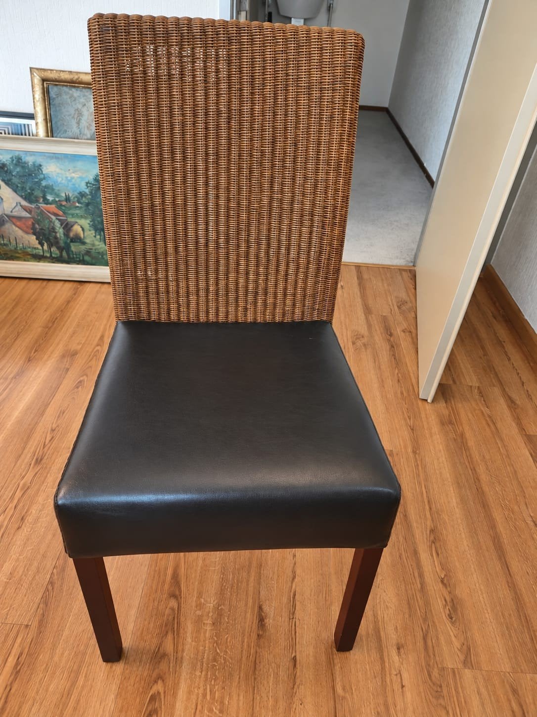 2 stuks rotan stoelen met zwart lederen zitting, Huis en Inrichting, Stoelen, Ophalen, Gebruikt, Twee, Leer