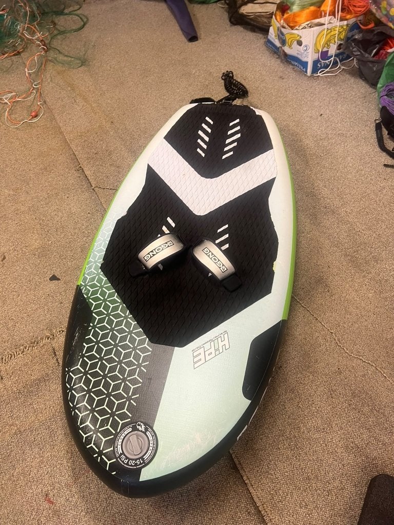 GONG HIPE 5'5" 145L opblaasbaar foilboard + originele tas, Watersport en Boten, Ophalen, Gebruikt, Wingsurf-wing