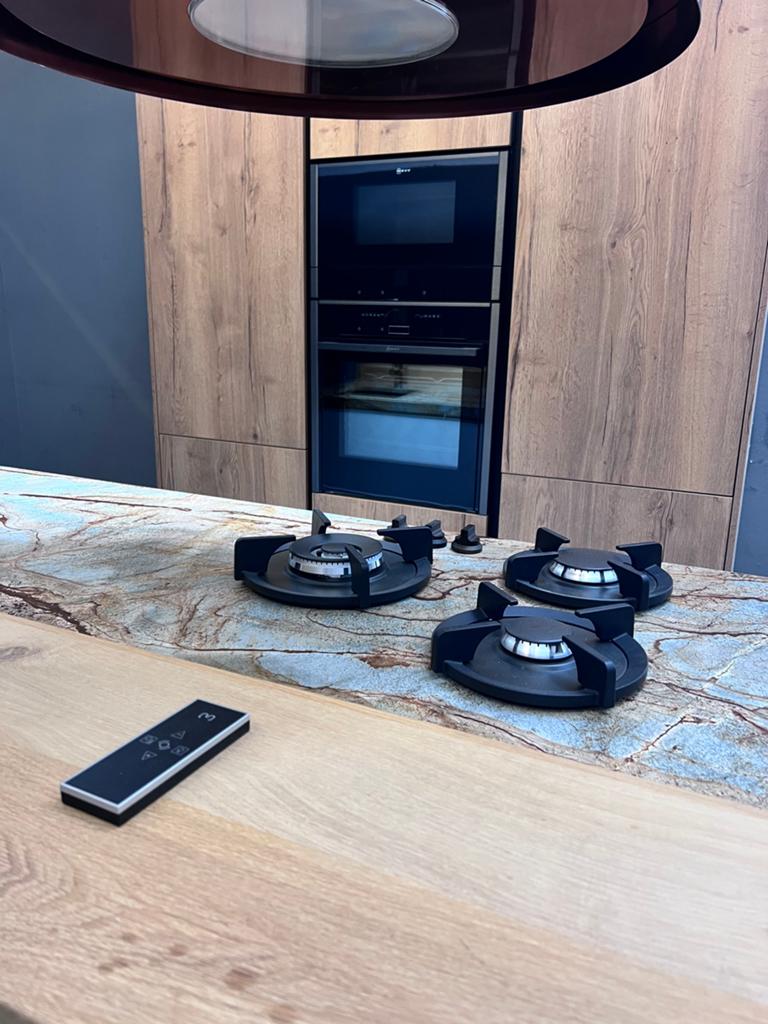 Nieuwe luxe Bruynzeel keuken met kwartsiet blue roma blad., Ophalen, Wit, Graniet of Steen, Dubbelwandige keuken