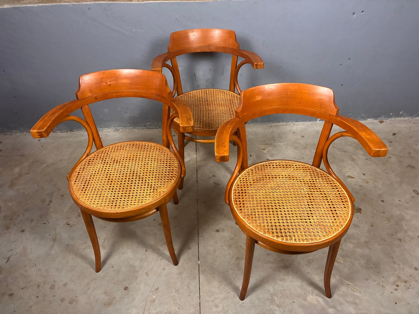 3 of 5 Thonet nr 3 of 233 Cosmos stoelen webbing Ligna, Ophalen
