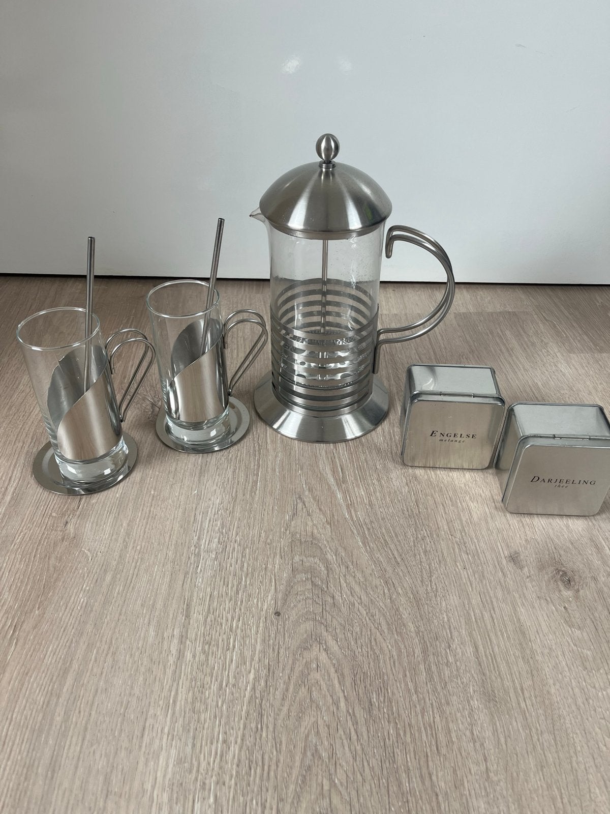 Nieuwe koffie/ theepot met theeglazen en theeblikjes. Nu 20,, Theepot/fluitketel, Ophalen of Verzenden, Metaal, Overige merken
