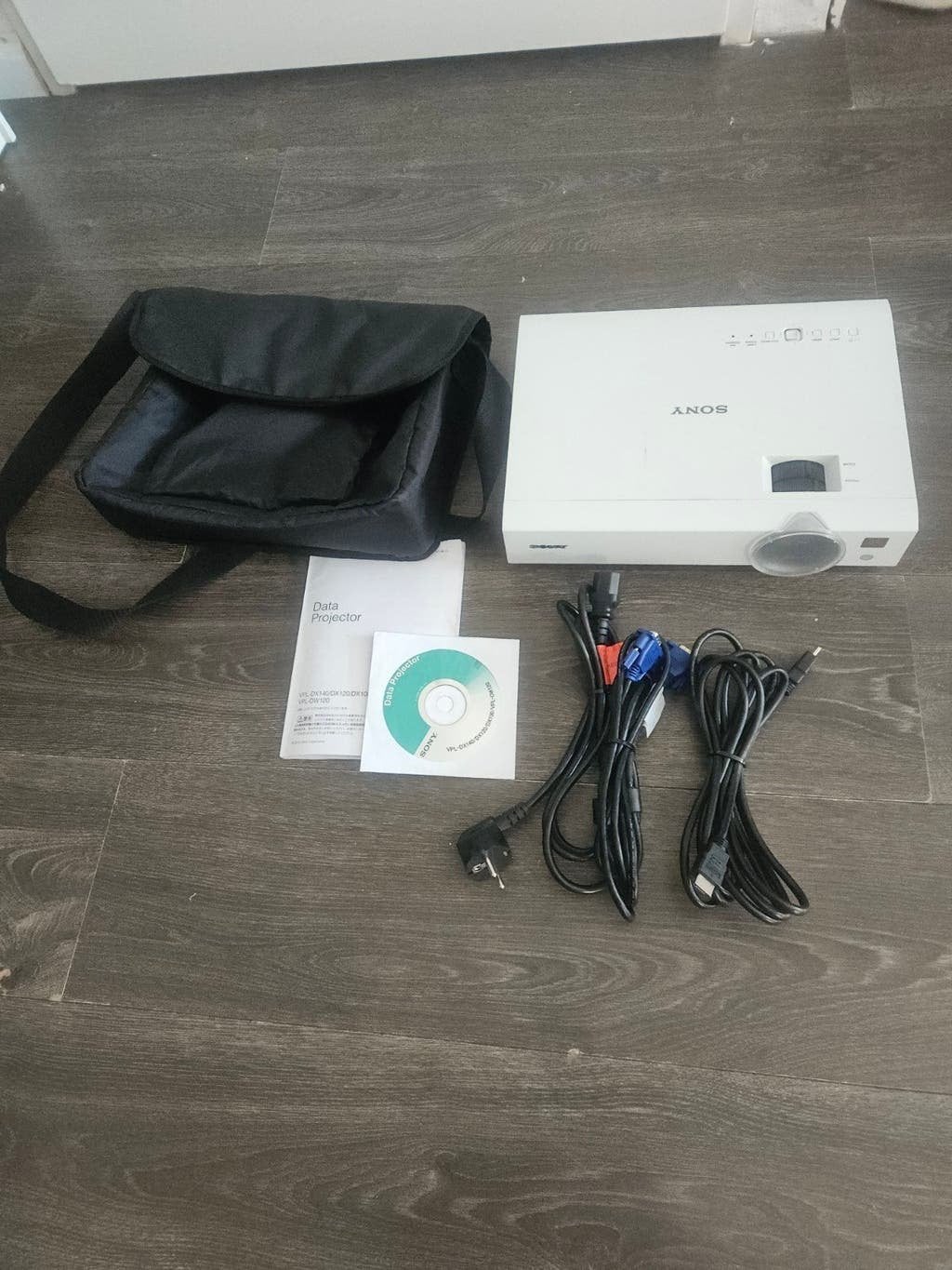 Sony VPLDW122 Multimedia Widescreen Projector in nieuw staat, LED, Ophalen of Verzenden, Zo goed als nieuw, Sony