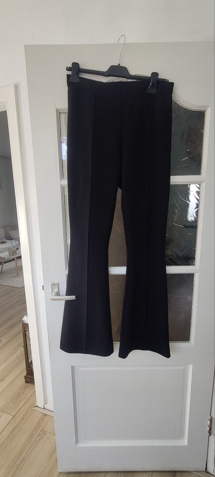 Zwarte flair broek, Maat 38/40 (M), Zwart, Ophalen of Verzenden, Zo goed als nieuw