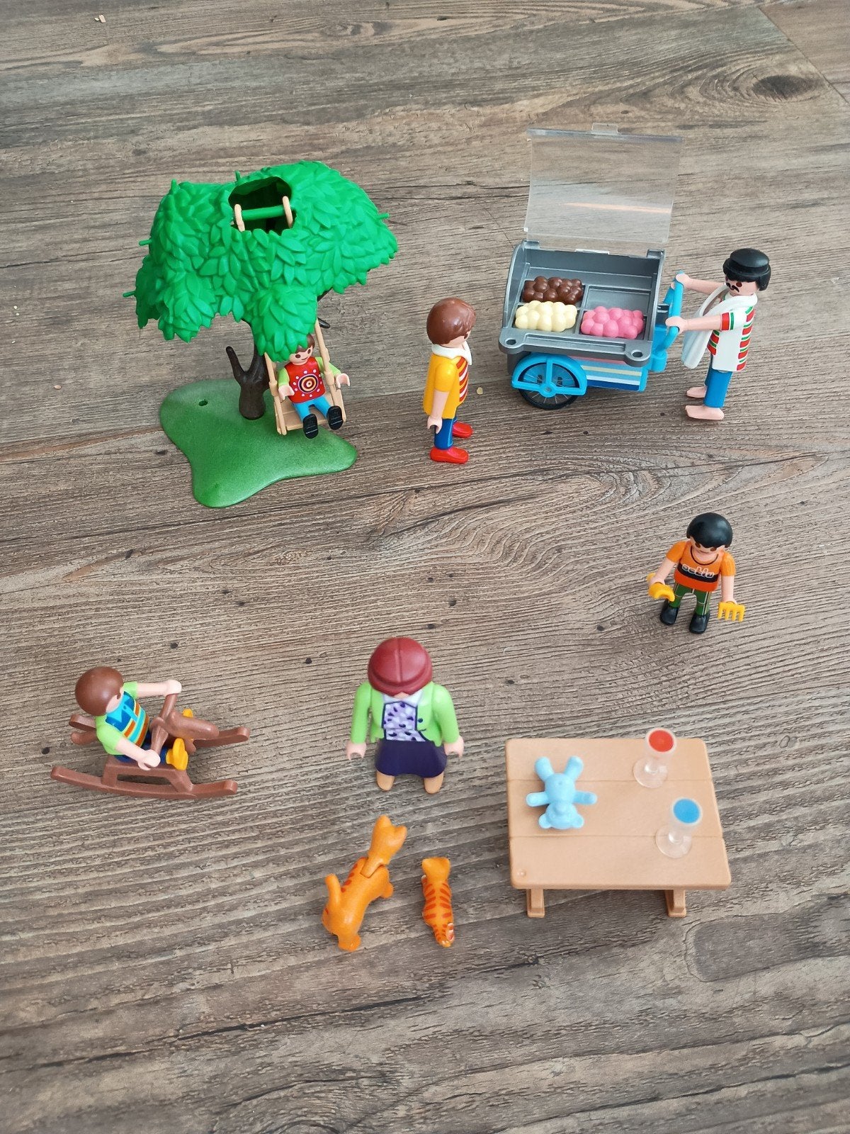 Playmobil set met figuren, boom, ijscokar en accessoires, Ophalen of Verzenden, Jongen of Meisje