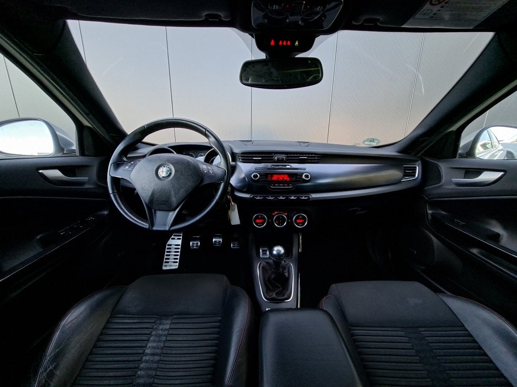 Alfa Romeo Giulietta 1.4 T Distinctive | Schuifkanteldak | G, Auto's, Euro 5, Gebruikt, 4 cilinders, Leder en Stof