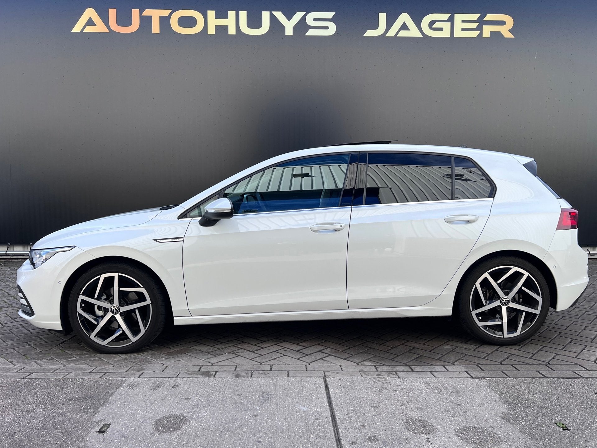 Volkswagen Golf 1.5 eTSI Style - Pano IQ light Massage Memor, Auto's, Dealer onderhouden, 4 cilinders, 150 pk, Adaptive Cruise Control