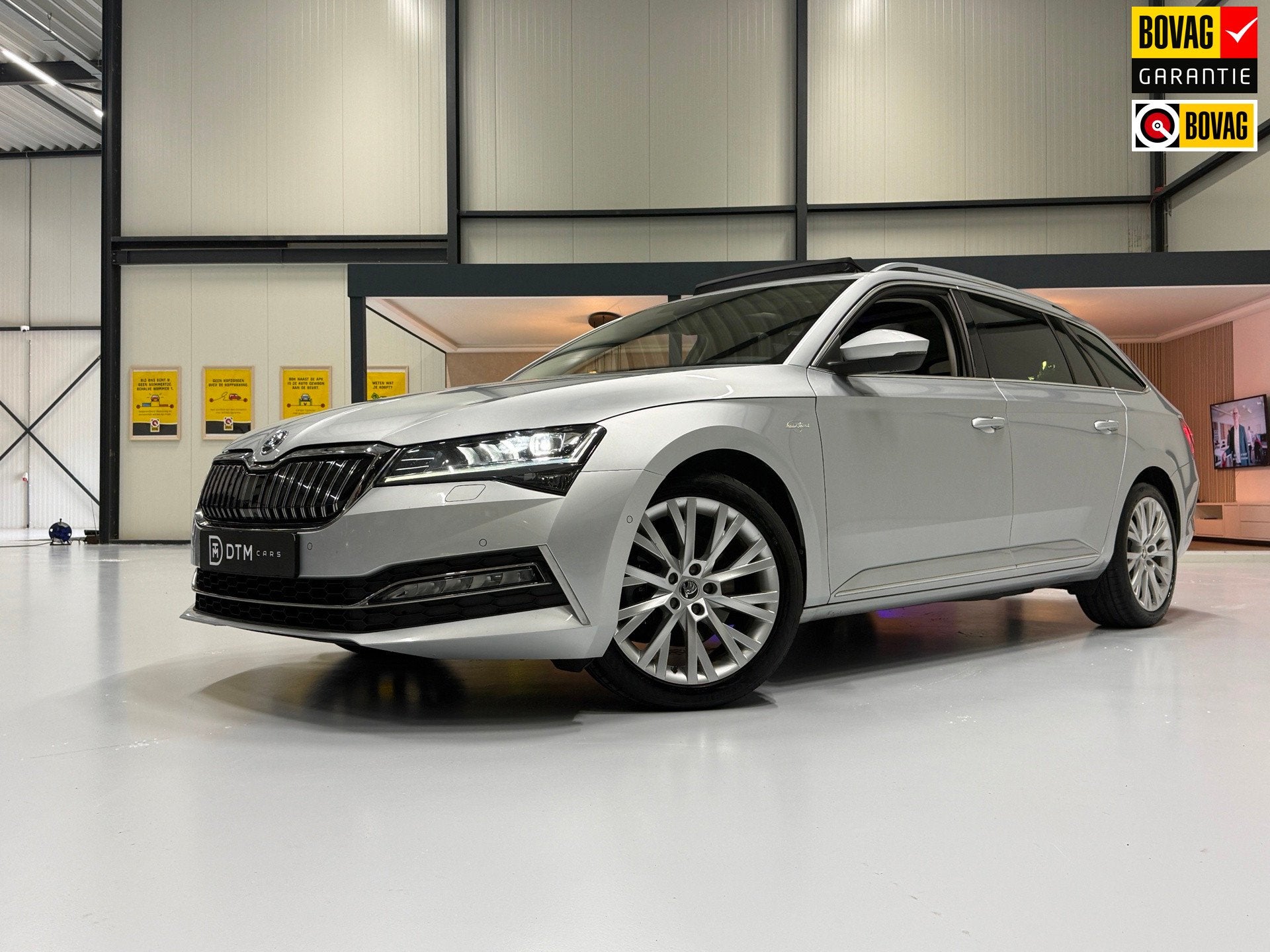 Skoda Superb Combi 1.4 TSI iV iV L&K 218PK 360° Navi Pano T, Auto's, Skoda, Gebruikt, Euro 6, 4 cilinders, 150 min