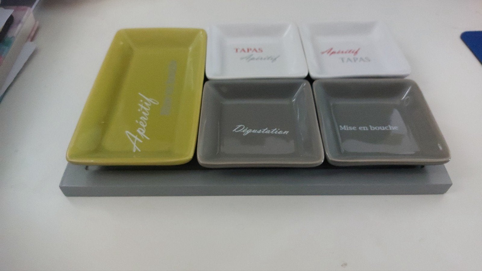 Aperitief/Tapas schaaltjes set op dienblad, Gebruikt, Keramiek, Ophalen of Verzenden, Schaal of Schalen