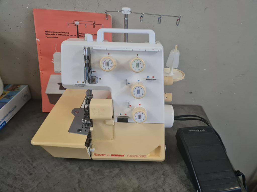 Bernina FunLock 008D Lockmachine, Hobby en Vrije tijd, Naaimachines en Toebehoren, Ophalen of Verzenden, Gebruikt, Lockmachine